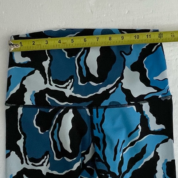 EUC Lululemon Wunder Under Pant Size 6 Boom Bloom Beach Blanket Blue Ice Milk - Picture 9 of 10